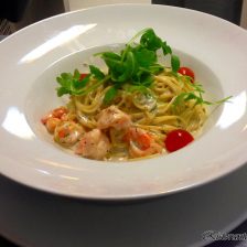 Esparguete com Molho de Salsa, Nero e Gorgonzola com Camarão